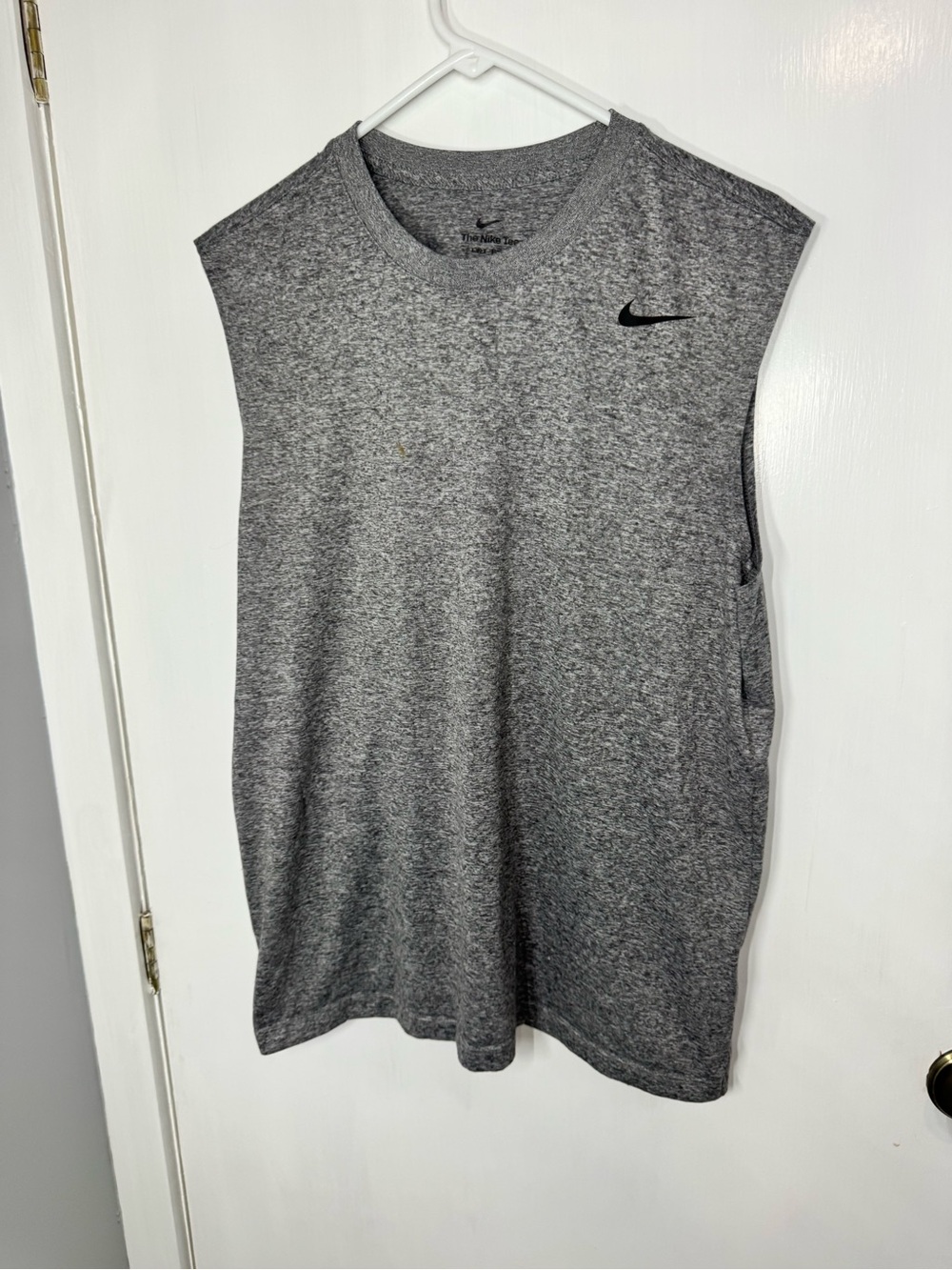Nike Men’s Heather Gray Sleeveless Workout Tank Top